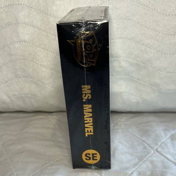 Ms Marvel POP Enamel Pin NWT - Picture 4 of 12